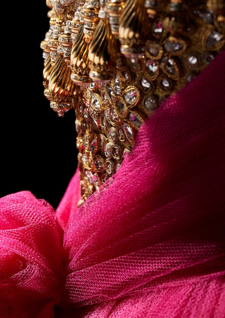 Šaty z haute couture kolekce Indian Passion podzim - zima 1996
