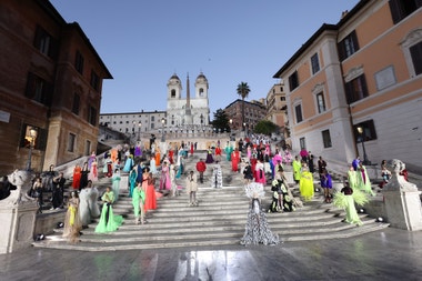 V Římě všechno začíná. Valentino Haute Couture podzim–zima 2022/2023