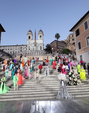V Římě všechno začíná. Valentino Haute Couture podzim–zima 2022/2023