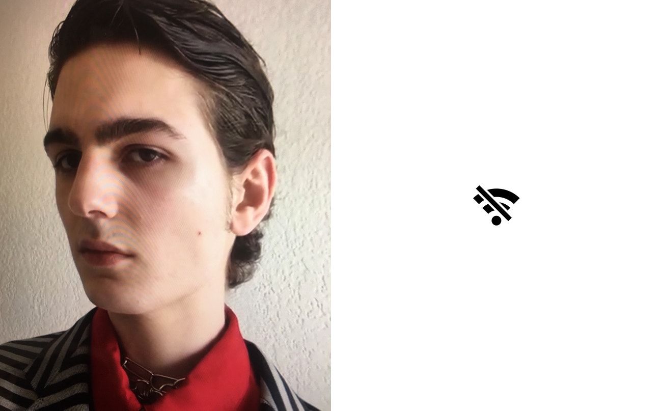 Pánský oblek, John Galliano; košile, Hugo Boss; kravata, Versace.