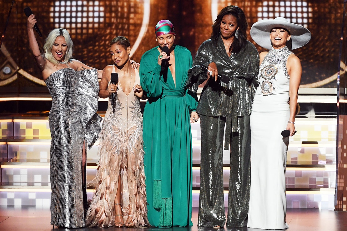 Lady Gaga, Jada Pinkett Smith, Alicia Keys, Michelle Obama a Jennifer Lopez na předávání cen Grammy 2019
