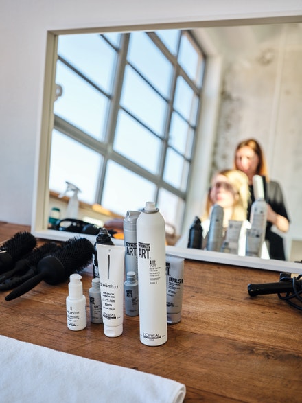 Regenerační uhlazující krém, 150 ml, L’Oréal Professionnel, 251,68 Kč, Ochranné uhlazující sérum, 50 ml, L’Oréal Professionnel, 296 Kč