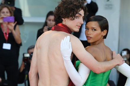 Timothée Chalamet a Taylor Russell na 79. filmovém festivalu v Benátkách