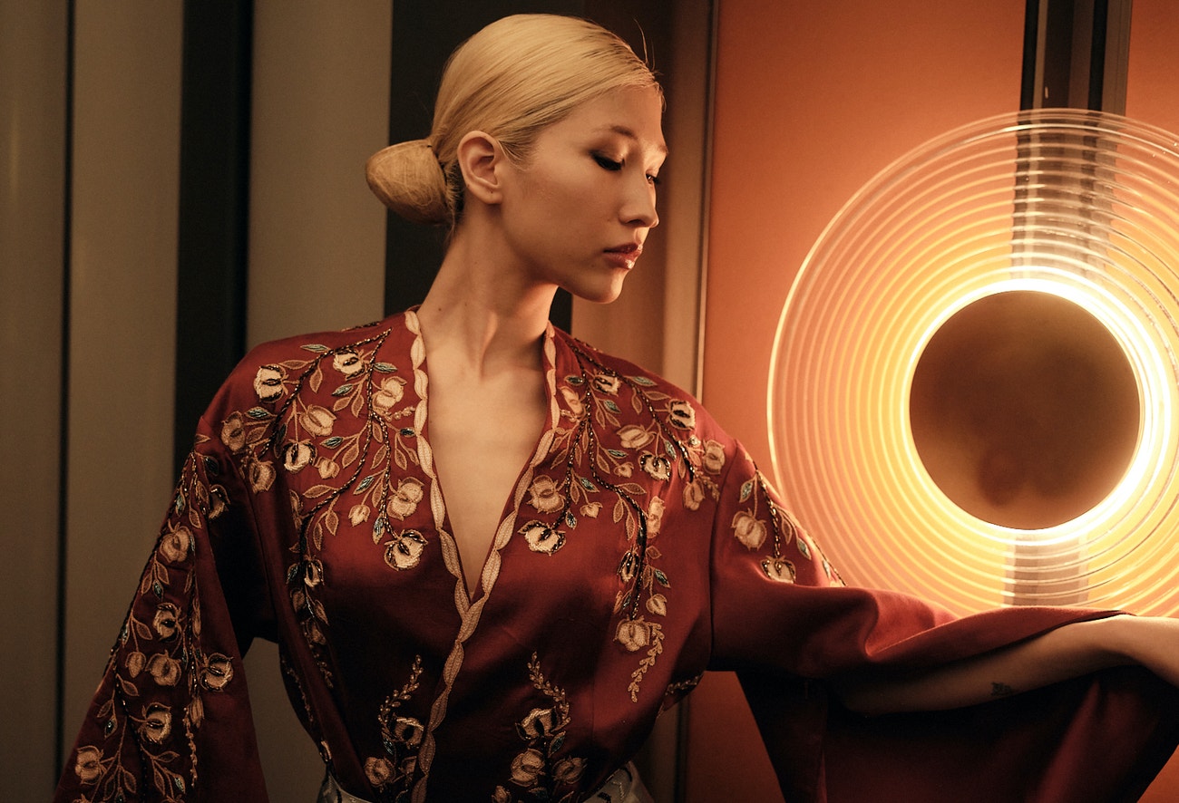 Backstage přehlídky pre-fall 2025, DILDORA KASIMOVA