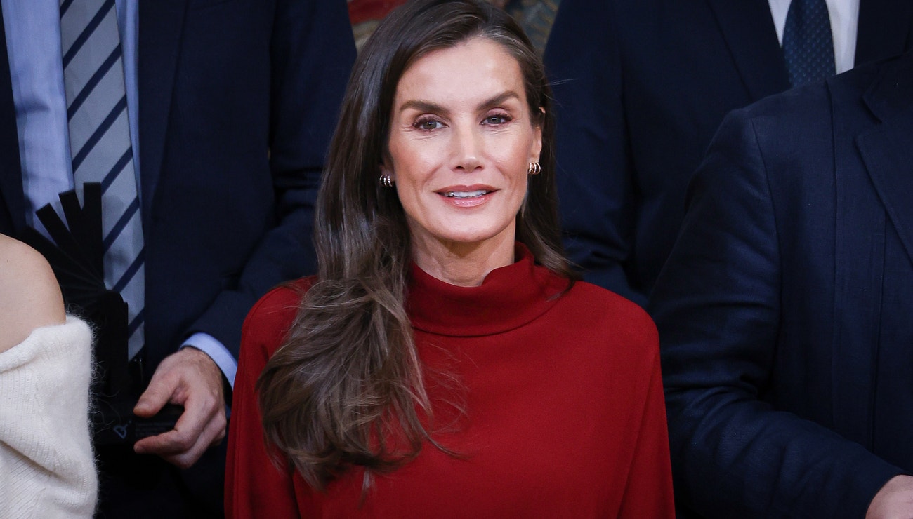 Španělská královna Letizia našla super elegantní způsob, jak na podzim nosit svetr a sukni Španělská královna Letizia našla super elegantní způsob, jak na podzim nosit svetr a sukni