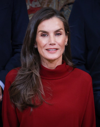 Španělská královna Letizia našla super elegantní způsob, jak na podzim nosit svetr a sukni Španělská královna Letizia našla super elegantní způsob, jak na podzim nosit svetr a sukni