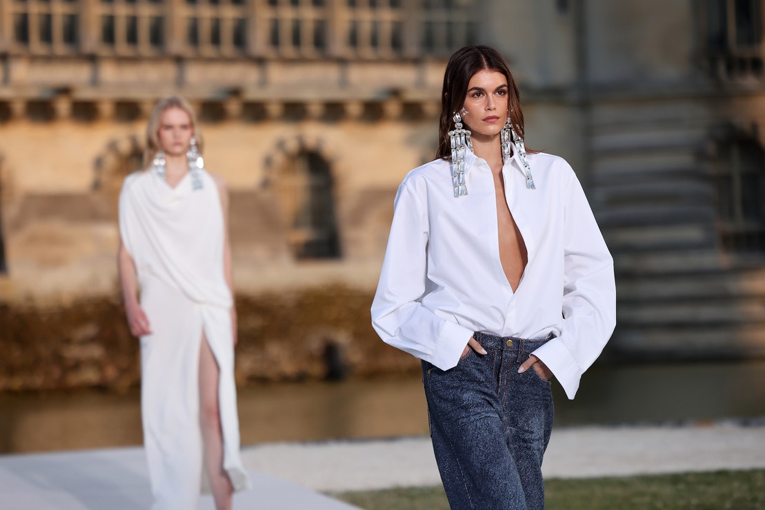 Kaia Gerber na přehlídce Valentino Haute Couture podzim - zima 2023/2024
