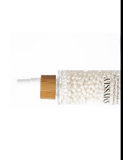Rozjasňující sérum Perly pro dokonalou pleť, Smyssly, prodává Fann Beauty Atelier, 2550 Kč