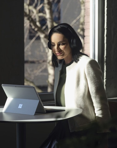 Čistá elegance, komfort a výkon: Laptopy a zařízení 2v1 Microsoft Surface
