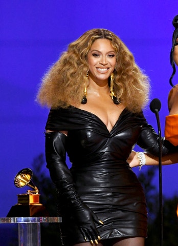 Grammy ovládly ženy, rekord pokořily Beyoncé a Taylor Swift 