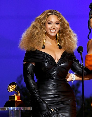 Grammy ovládly ženy, rekord pokořily Beyoncé a Taylor Swift 