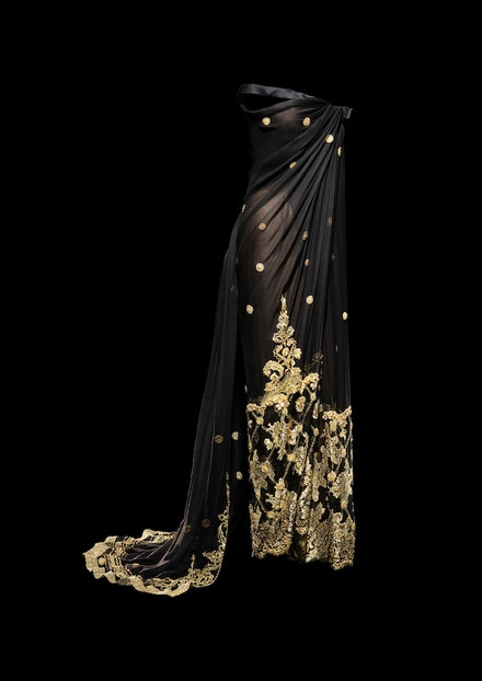 Šaty z haute couture kolekce Indian Passion podzim - zima 1996