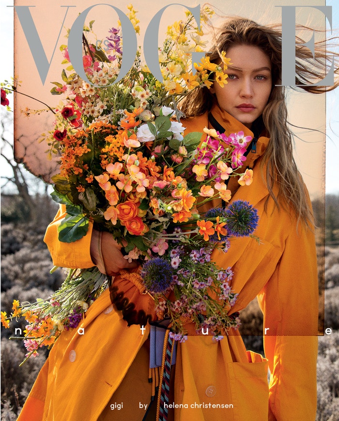 Gigi Hadid na obálku Vogue Czechoslovakia fotila Helena Christensen. Gigi má na sobě kabát a pásek Dries Van Noten a bundu Bottega Veneta.