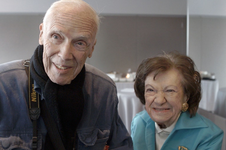 Bill Cunningham a Ruth Finley ve filmu  Calendar Girl