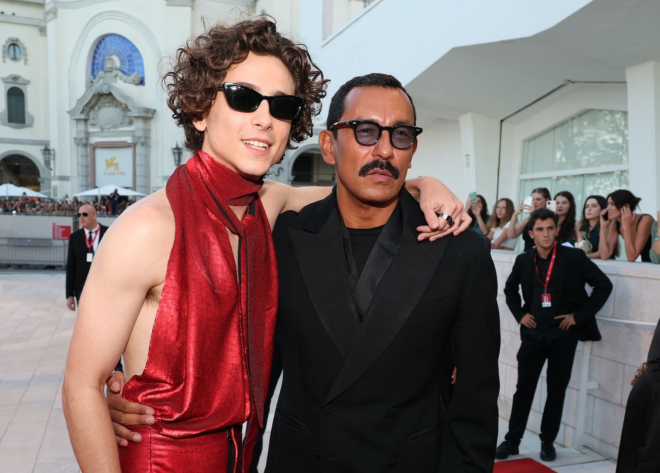 Timothée Chalamet a Haider Ackermann na filmovém festivalu v Benátkách, 2. září 2022