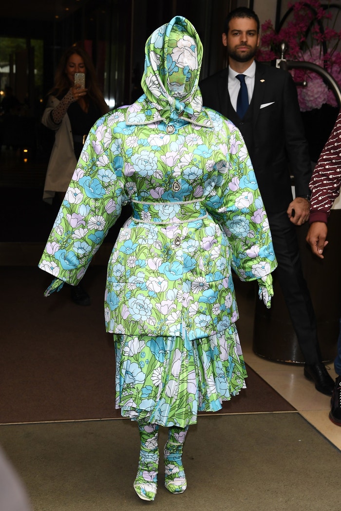 Cardi B v outfitu Richarda Quinna na pařížském fashion weeku, 28. 9 . 2019 Autor: Profimedia