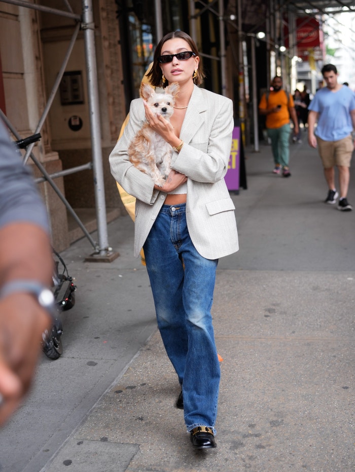 Hailey Bieber s psíkem
