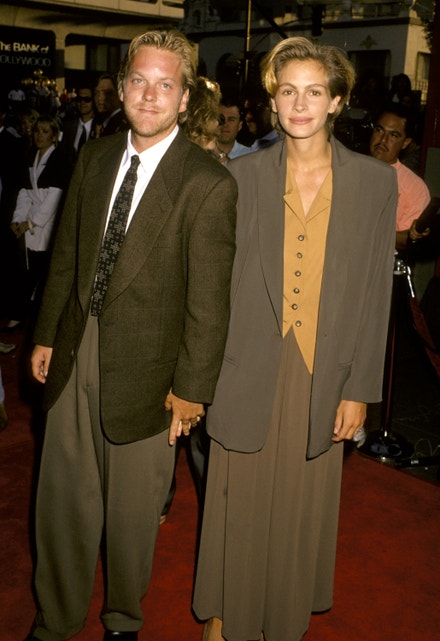 Kiefer Sutherland a Julia Roberts na premiéře filmu Mladé pušky II, 1990