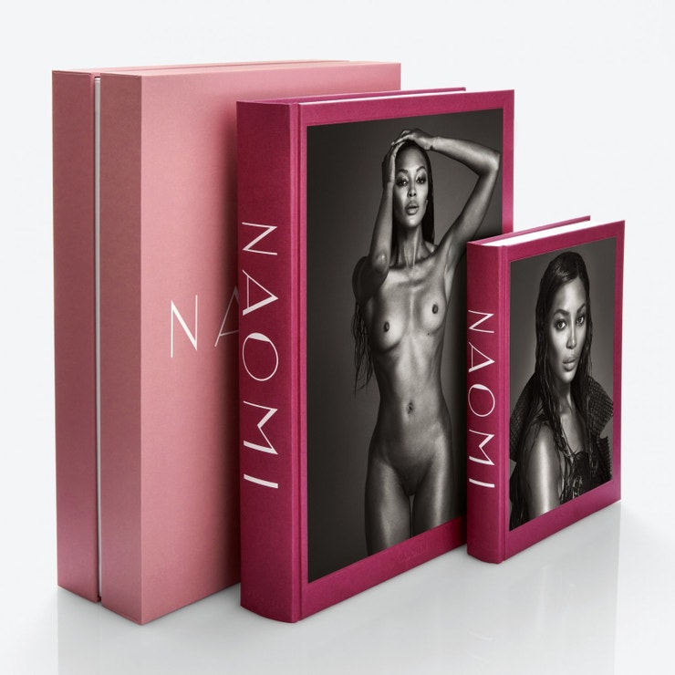 Naomi. Updated edition, Josh Baker: Naomi nie je len supermodelka, ale aj aktivistka, ktorá rada provokuje. Josh Baker nám prináša nezabudnuteľné fotografie, obálky magazínov, na ktorých sa objavila, všetko doplnené o exkluzívny text samotnej Naomi. Kniha vyšla koncom augusta a je možné ju zakúpiť na Taschen.com, 100 €.