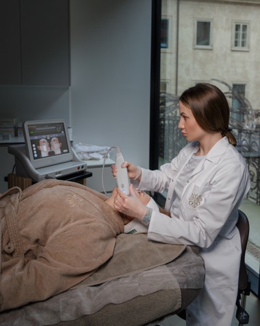 Ultheraphy: Účinný a šetrný lifting s maximálně přirozeným efektem, který řeší více než jen povadlé kontury  