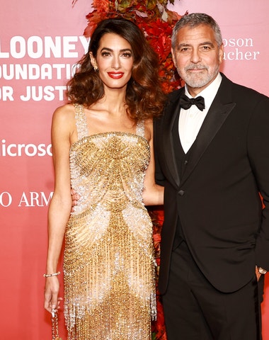 Mít tak šaty na party jako Amal Clooney