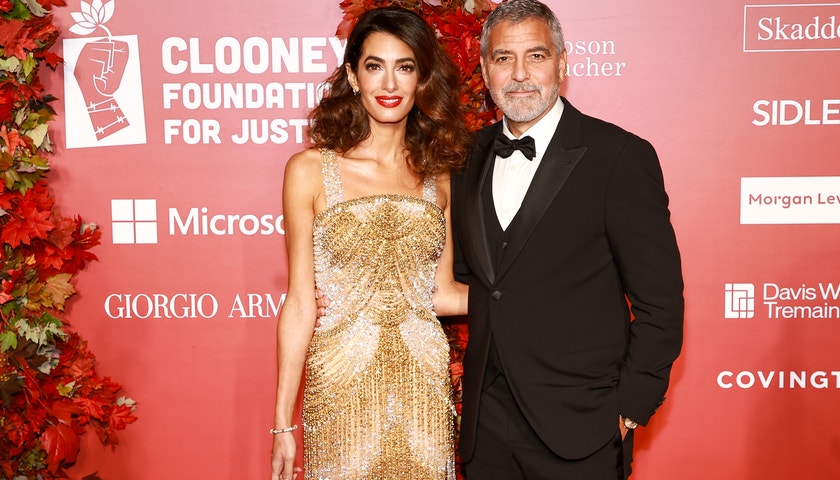 Mít tak šaty na party jako Amal Clooney