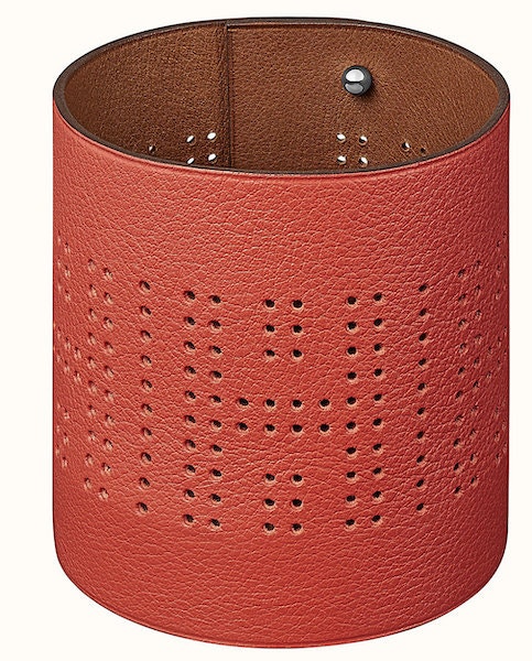 Svícen Tibilight H'Dot z červené kůže, Hermès, Hermes.com, 14 800 Kč