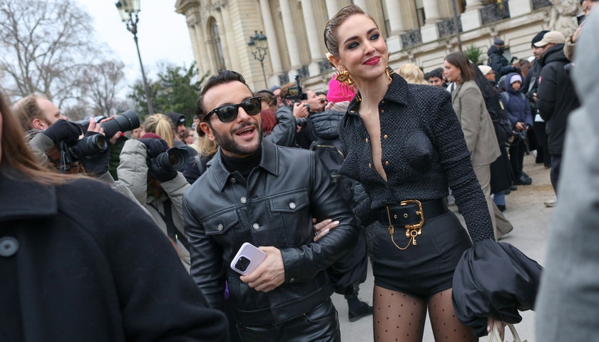 Nejlepší street style z pařížských přehlídek haute couture na jaro/léto 2023