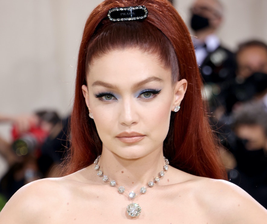 Třpyt a perly jako zásadní beauty trend na Met Gala 2021