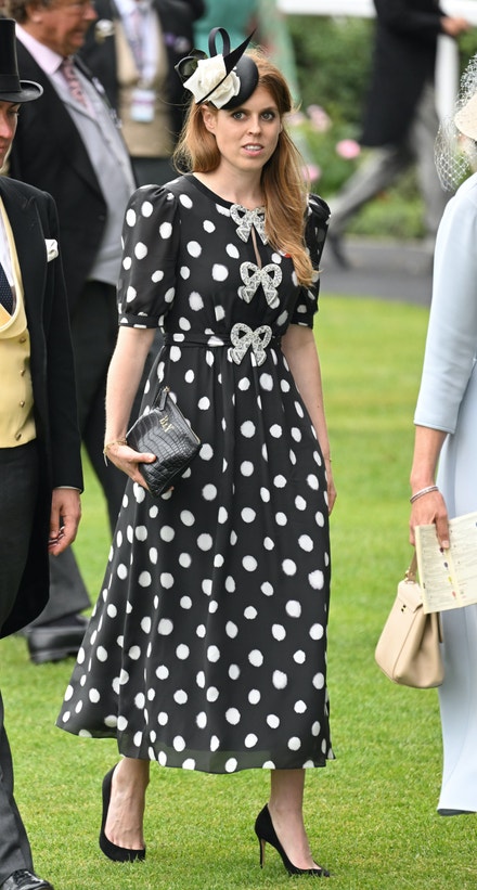 Princezna Beatrice v šatech Saloni Lodha v Ascotu, 18. června 2022