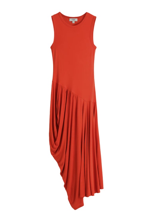 Asymetrické oranžové šaty, COS, prodává H&M, 2 500 Kč