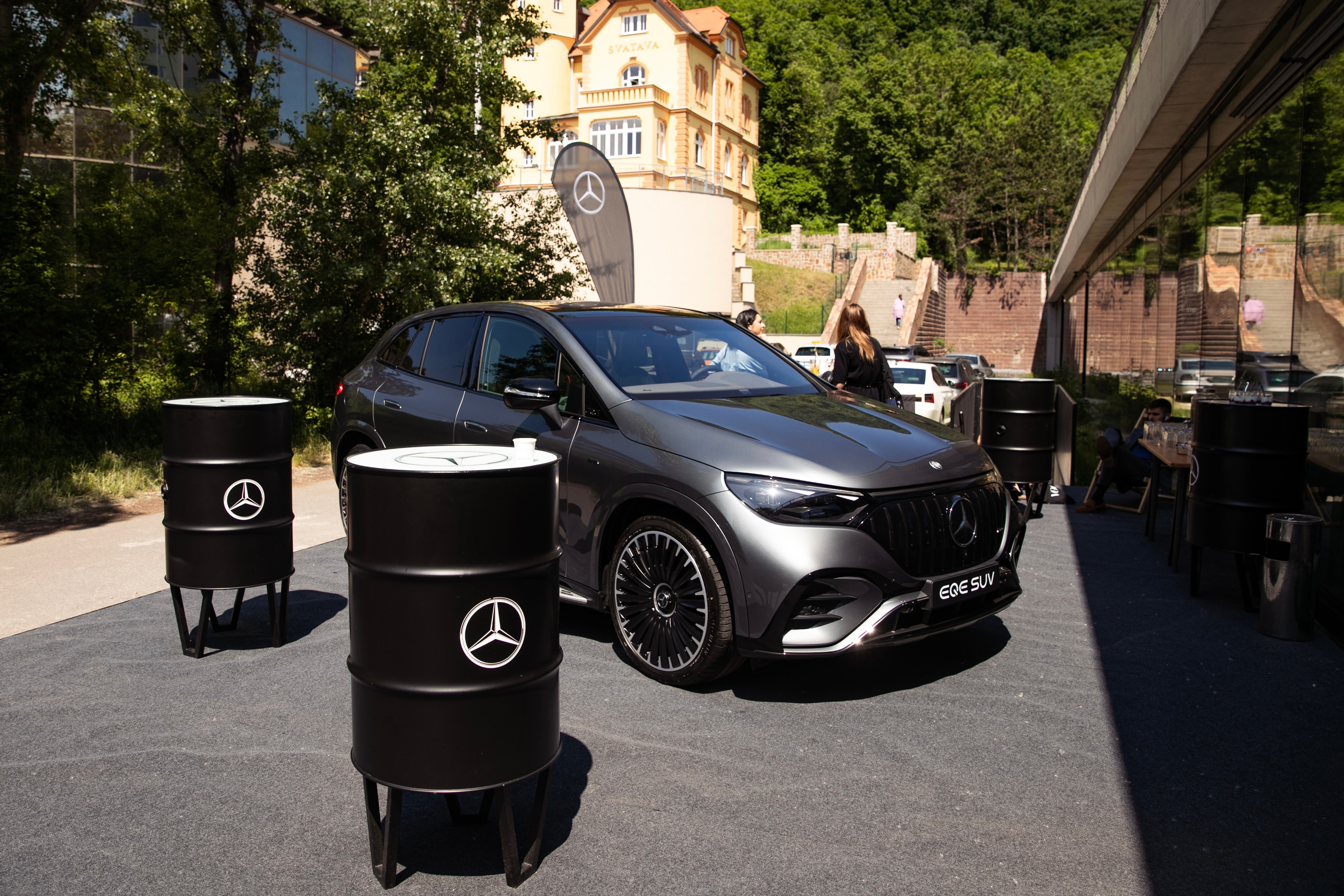 Mercedes přichystal ukázku elektromobilu SUV EQE, který měl v Česku svou premiéru.