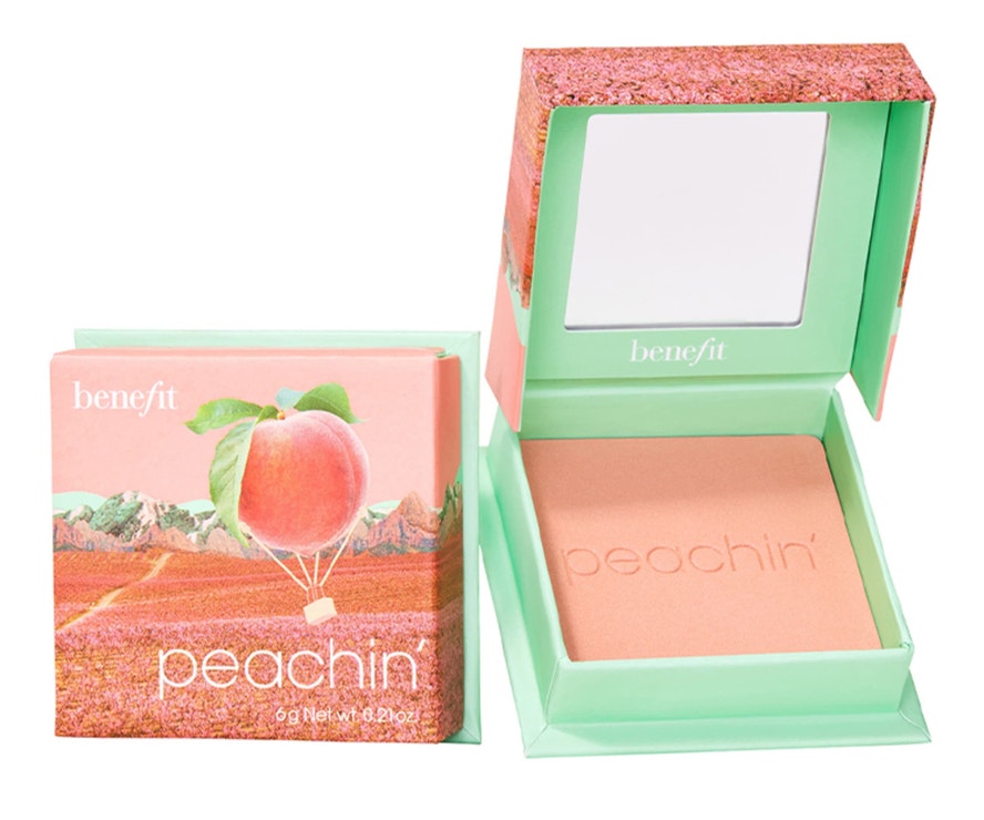 Tvářenka Peachin’ WANDERful World, BENEFIT COSMETICS, 990 Kč