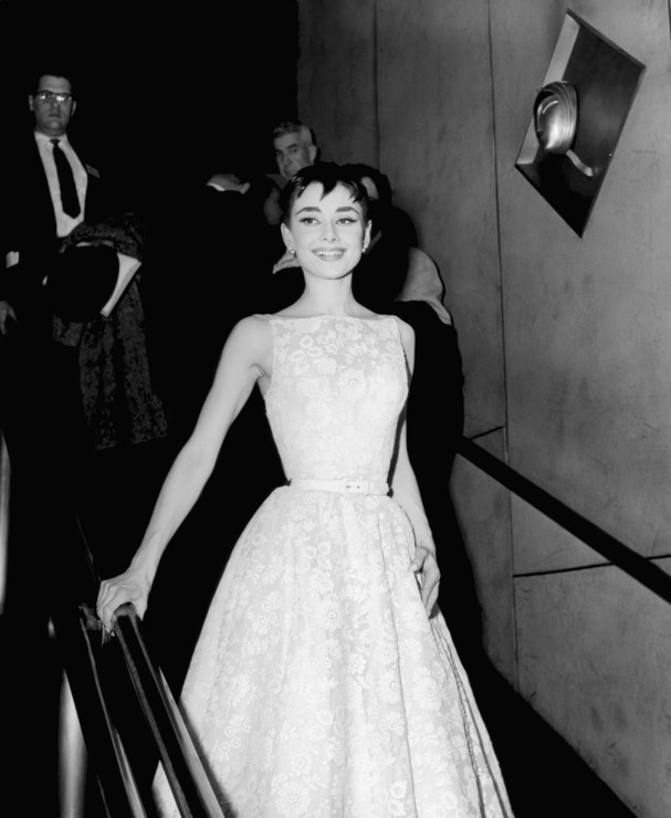 Audrey Hepburn na předávání Oscarů v NBC Century Theatre v New Yorku, 1954