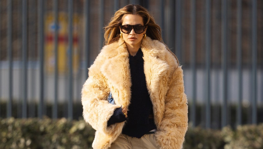Dokonalý kabát pro vaši proměnu z quiet luxury na mob wife
