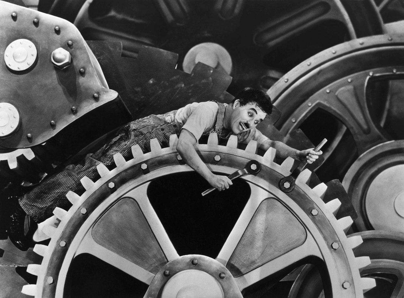 Chaplin exagerates ve filmu Modern Times,1936