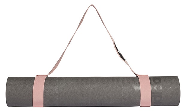 Podložka na jógu, adidas by Stella McCartney, prodává adidas.com, 1549 Kč