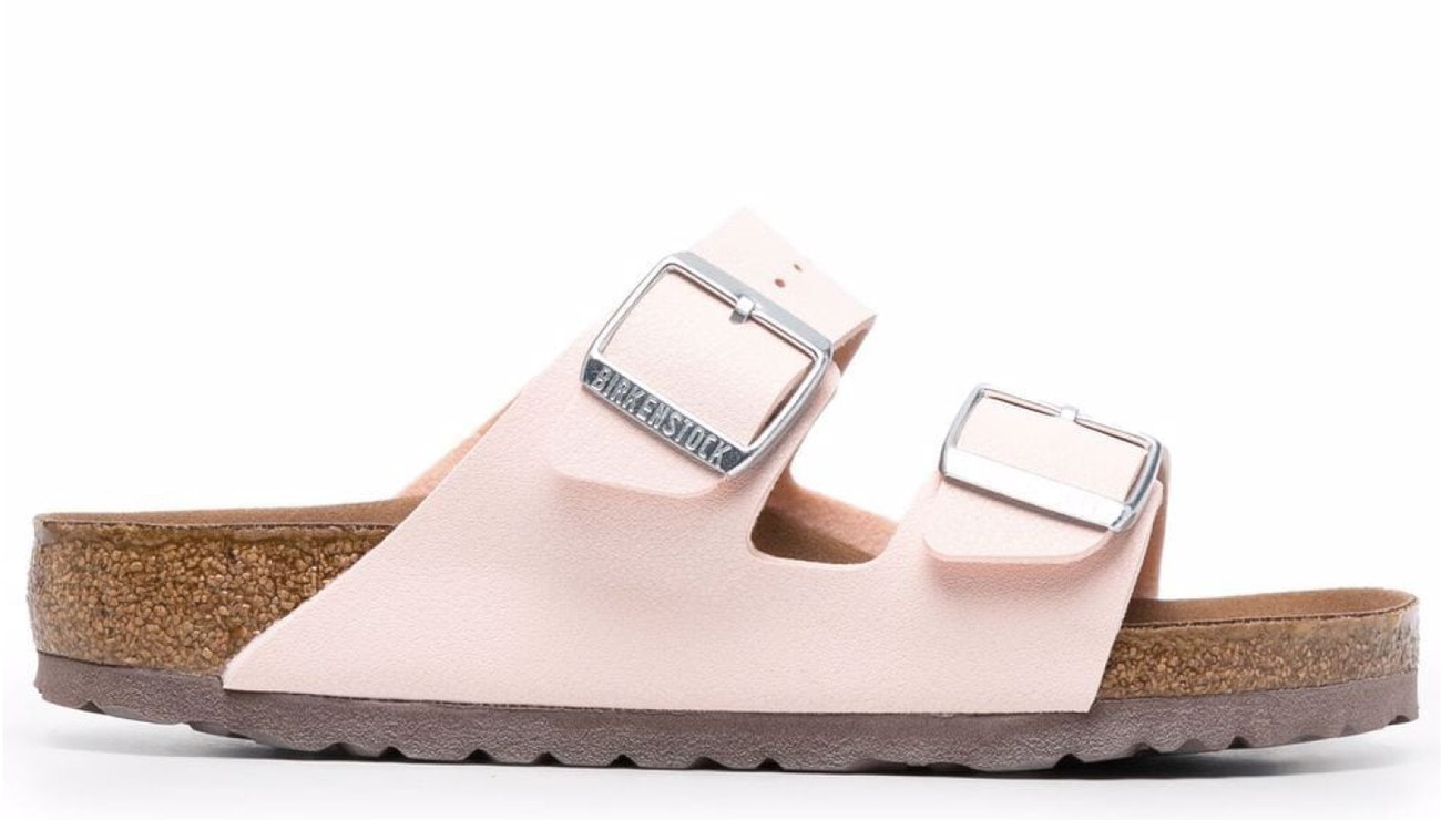 Světle růžové sandály Arizona, BIRKENSTOCK, prodává Farfetch, 123 €