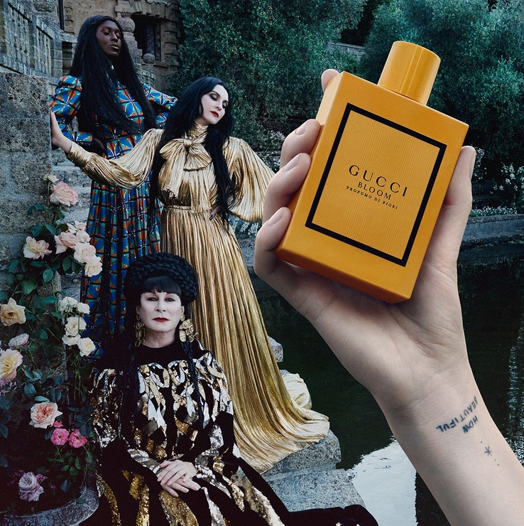 Susie Cave, Jodie Turner-Smith a Anjelica Huston v kampani Gucci Bloom Profumo di Fiori