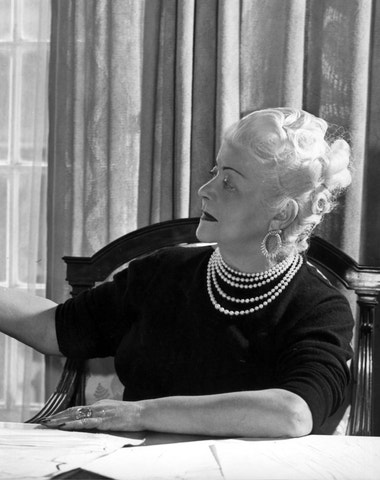 Nina Ricci. Vizionářka slavných parfémů a módy vedla tajuplný život Nina Ricci. Vizionářka slavných parfémů a módy vedla tajuplný život