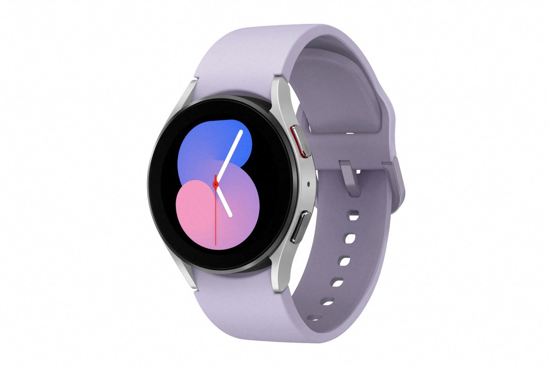 Hodinky Galaxy Watch5 dokážou zaznamenávat více než 90 sportovních aktivit. SAMSUNG, prodává SAMSUNG, od 7 490 Kč.  #voguepromotion