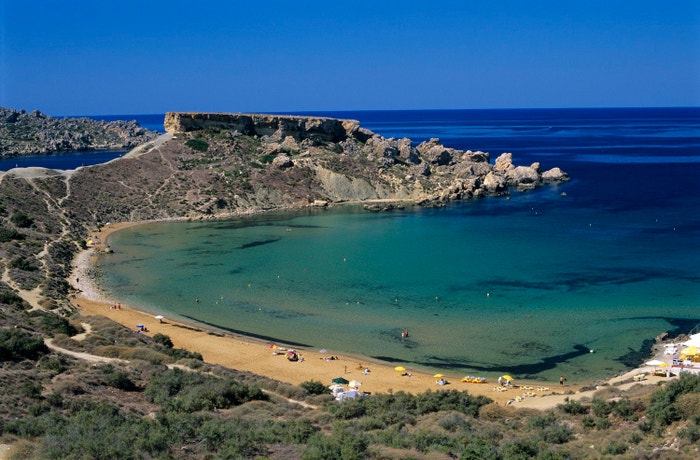 Pláž Ghajn Tuffieha Bay, Malta