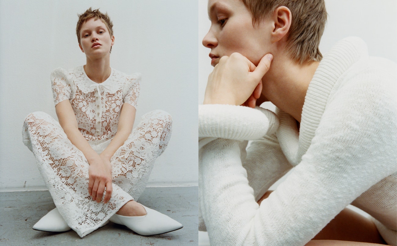 Vlevo: top a kalhoty, SELF-PORTRAIT, boty, JIL SANDER