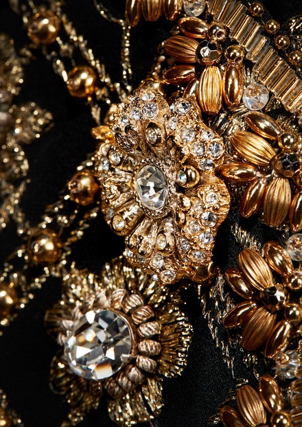 Detail šatů z haute couture kolekce Indian Passion podzim - zima 1996
