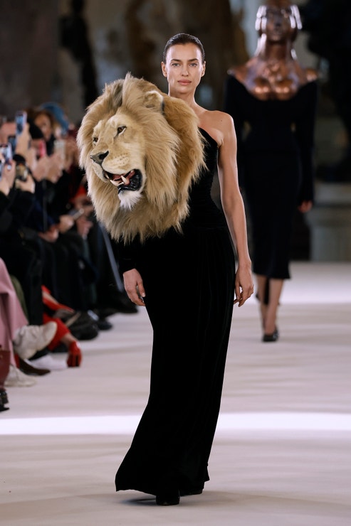  Irina Shayk, Schiaparelli Haute Couture Spring Summer 2023