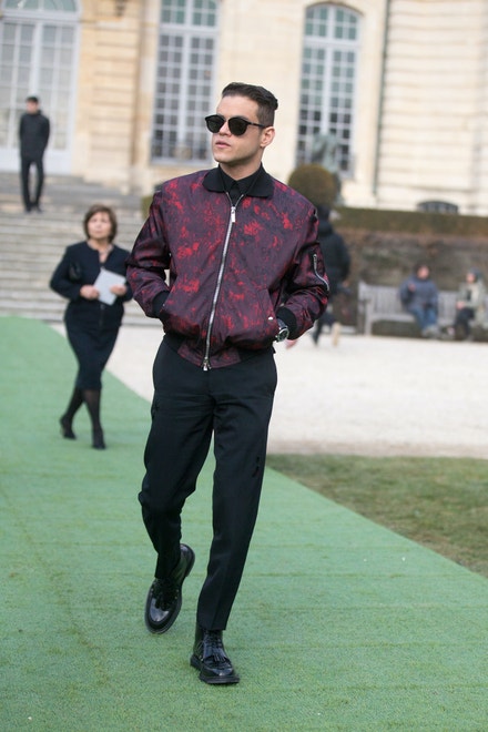 Rami Malek na přehlídce Dior Couture v Musee Rodin, leden 2017