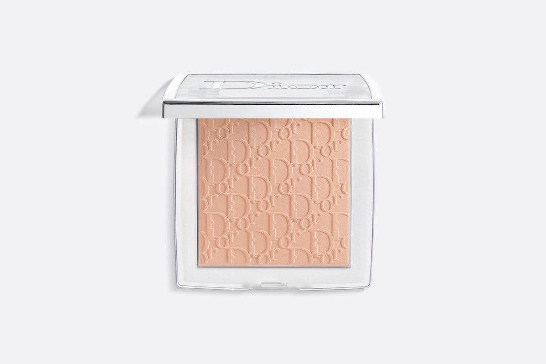 Kompaktní pudr Dior Backstage Face & Body Powder-No-Powder, DIOR, prodává Sephora, 1170 Kč