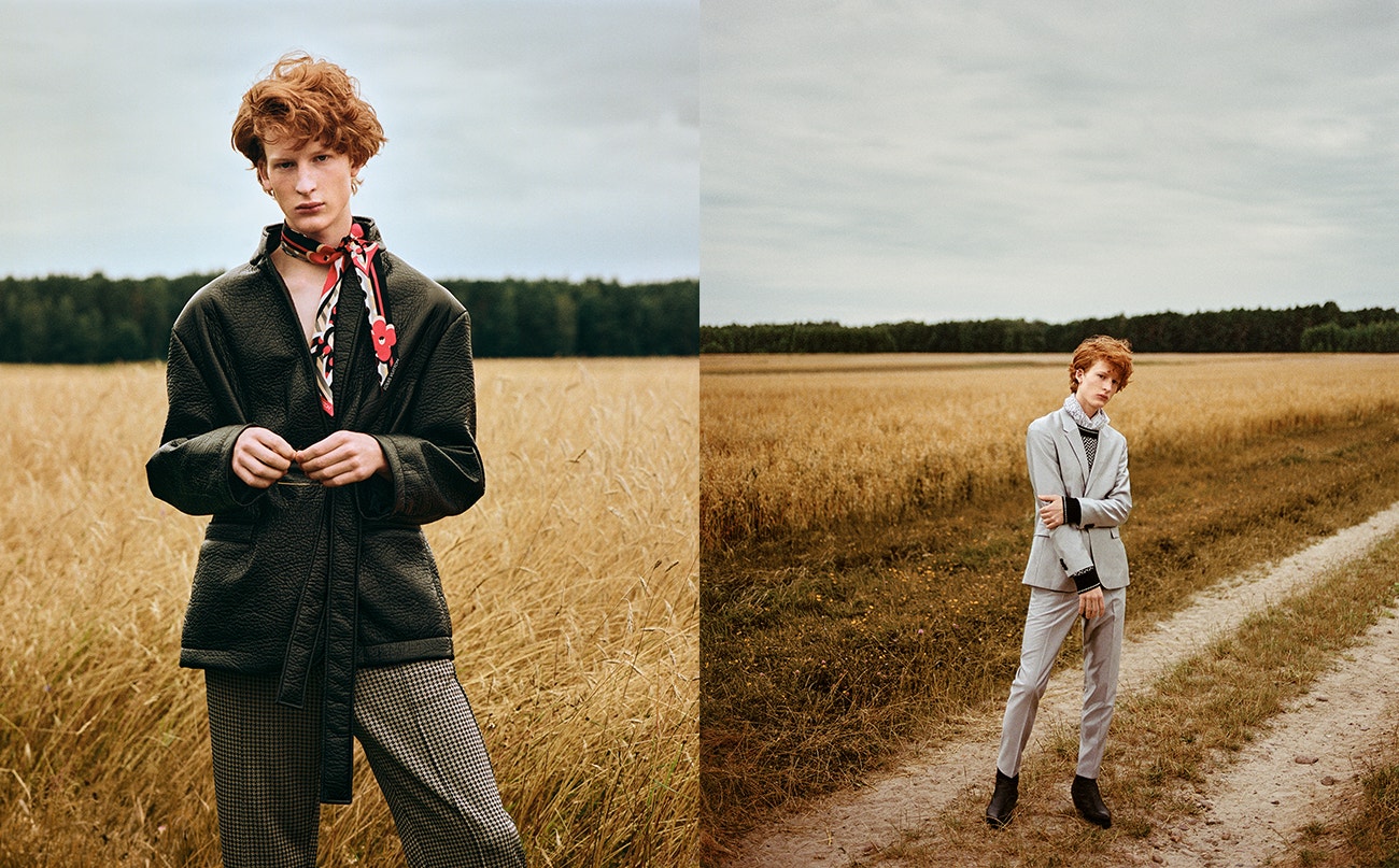Vlevo: kožené sako, MMC Studio; šála, Louis Vuitton; kalhoty, Weekday.  Vpravo: sako, kalhoty, obojí Boss; svetr, Tommy Hilfiger; šála, MMC Studio; boty, Sendra.