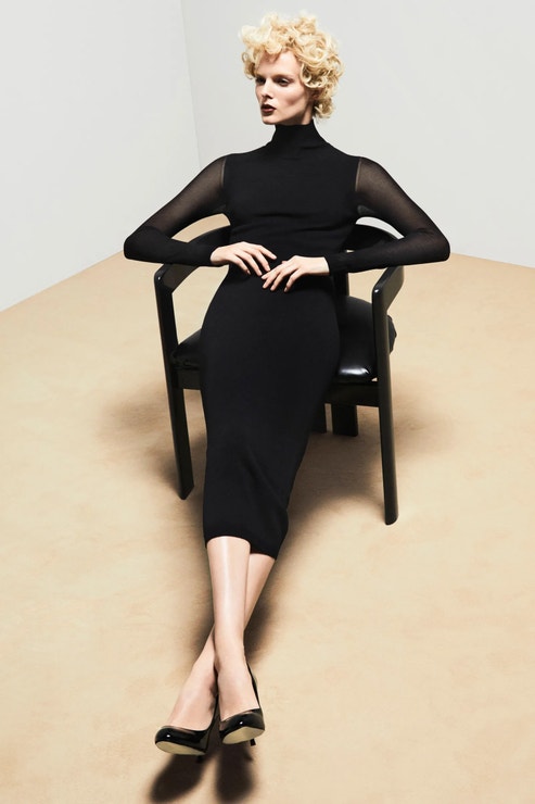 Černé šaty s transparentními rukávy, MAX MARA, prodává Max Mara, 13 800 Kč