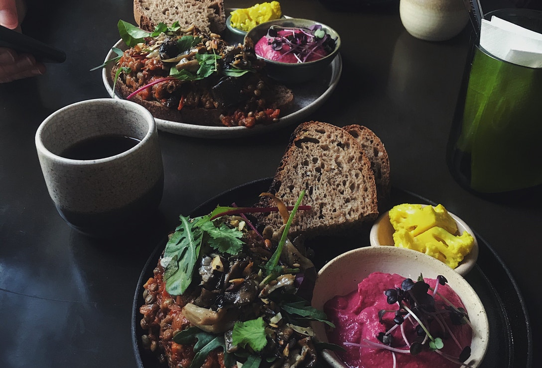 Skvěle a vegansky: Seznam podniků v Česku a na Slovensku, kde vám bude chutnat
